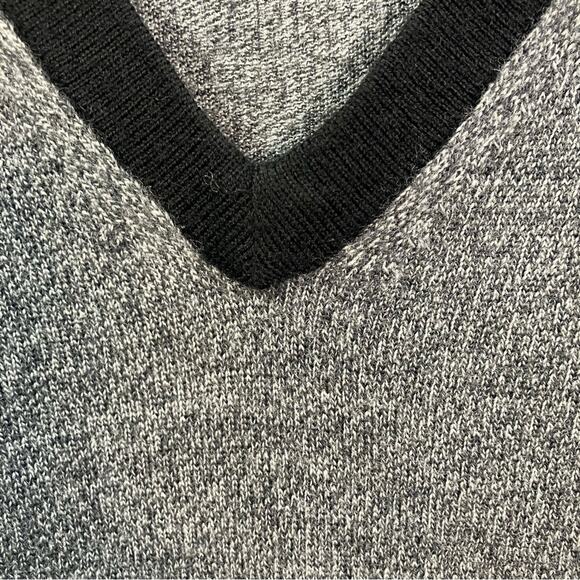 Express Men’s L V-Neck Long Sleeve Color-block Merino Wool‎ Sweater Black Grey - Picture 3 of 13